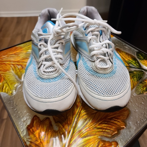 Turquoise and Silver Reeboks - Picture 2 of 7